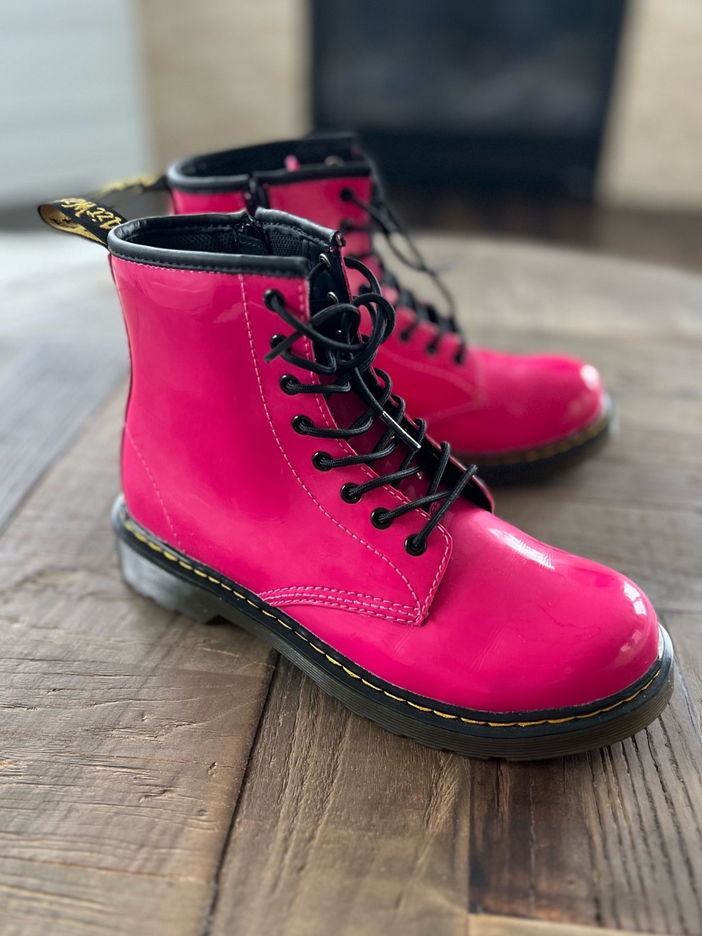 NWOT Dr. Martens 1460 J Girls Hot Pink Patent Lace-Up Boots Shoes Sz 4